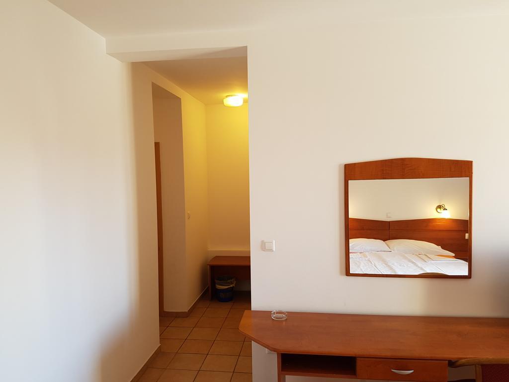 Guesthouse Villa Adria Малинска Экстерьер фото