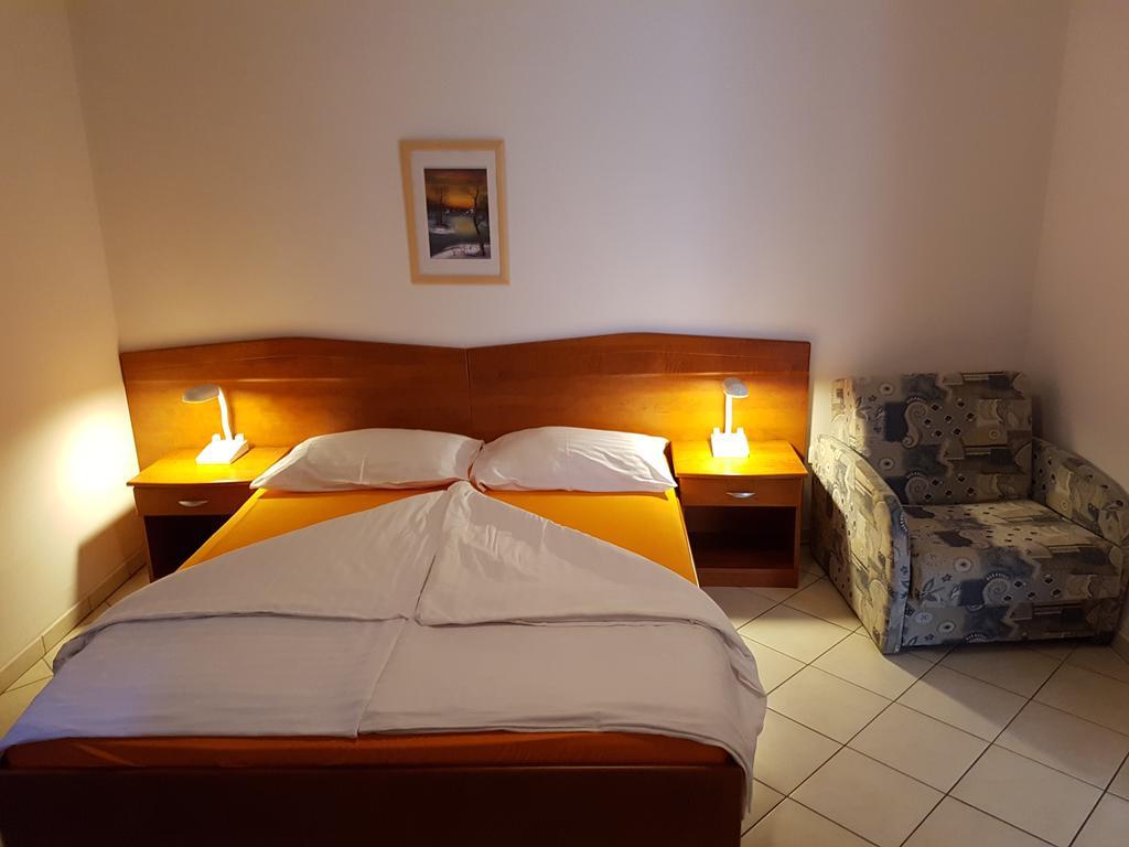Guesthouse Villa Adria Малинска Экстерьер фото