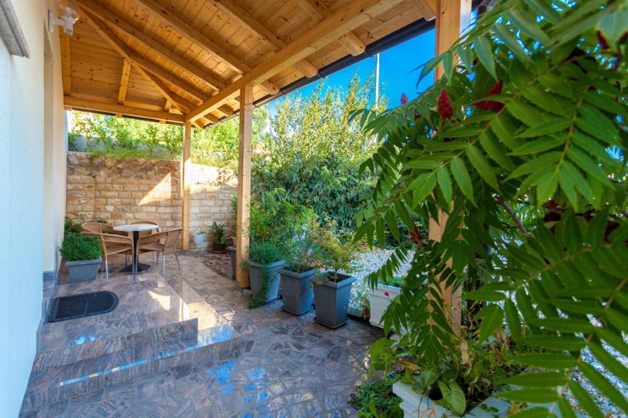 Guesthouse Villa Adria Малинска Экстерьер фото